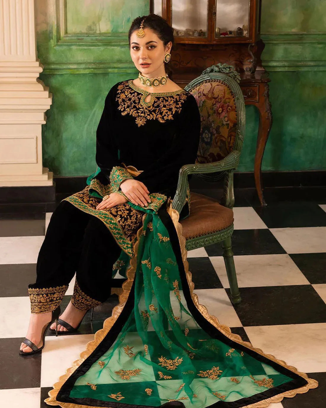 Zaianab Chottani ZC-216 Embroidered Velvet Three piece Winter Collection
