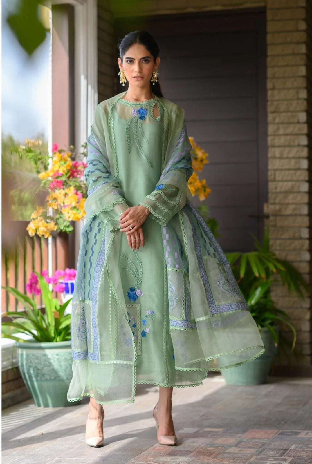 Rivaj Lawn #523 Organza Lawn inner Embroidered 3 pc