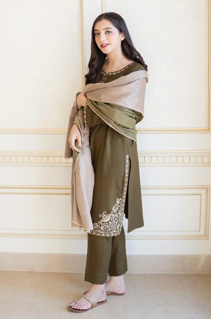 Fcc-885 Mehndi Dhanak Embroidered three piece With Dhanak Shawl