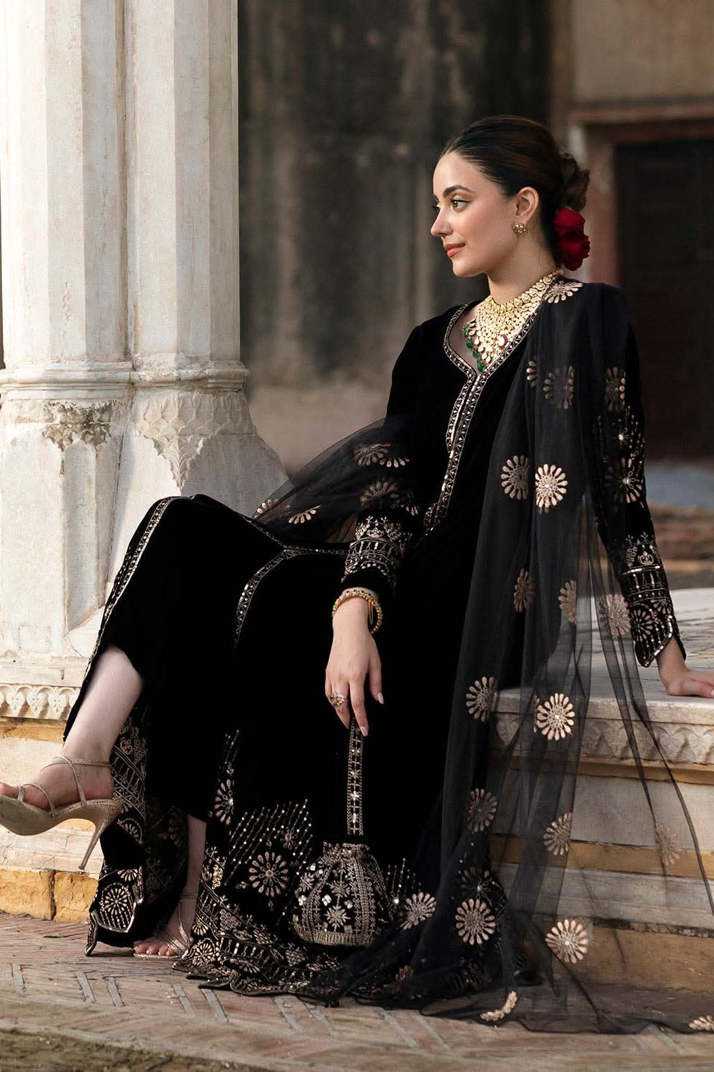 Zainab Chotani ZC-233 Embroidered Velvet Three piece  Winter Collection