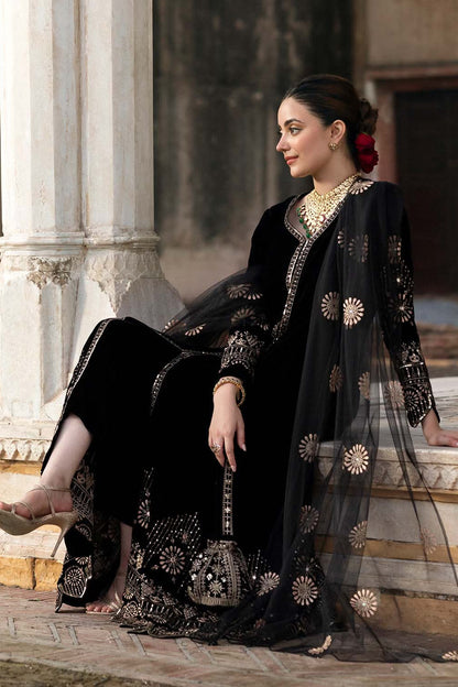 Zainab Chotani ZC-233 Embroidered Velvet Three piece  Winter Collection